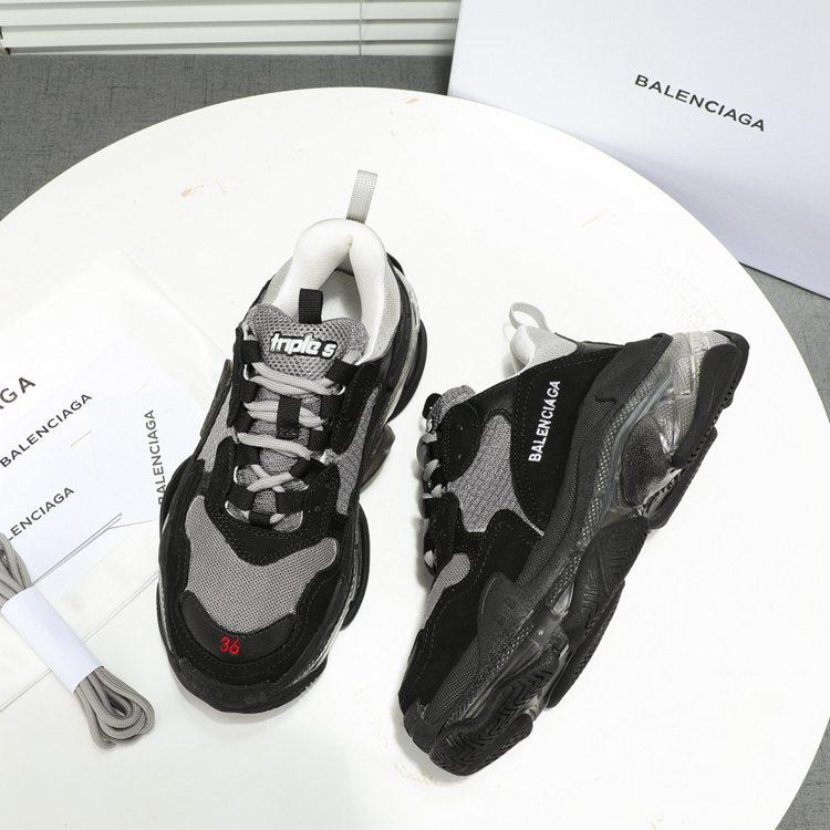 Men/Women Balenciaga Triple S Clear Sole Black Sneaker Item 6380380