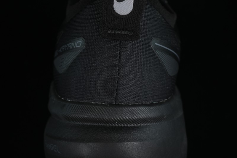 Asics Gel-Kayano 31 Running Shoes with Enhanced Cushioning and Breathable Design - 1011B867-001