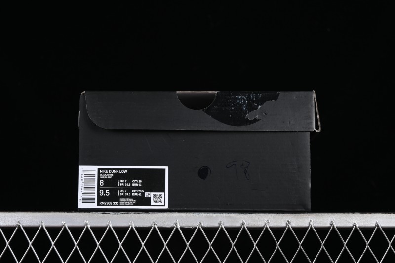 Nike Supreme x SB Dunk Low Panda Colorway Low-Top Casual Skate Shoes - RM2308-332