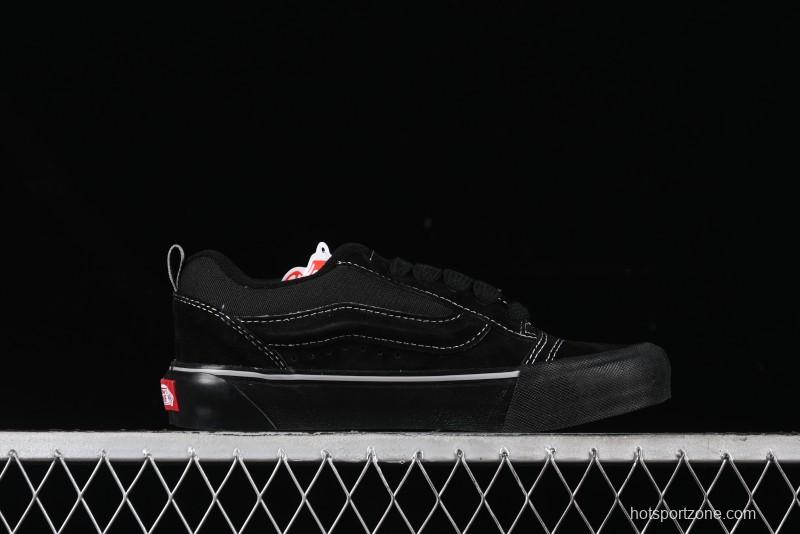 Vans Knu Skool Low Top Retro Casual Vulcanized Slip-On Shoes in Black - VN000CRPBMA