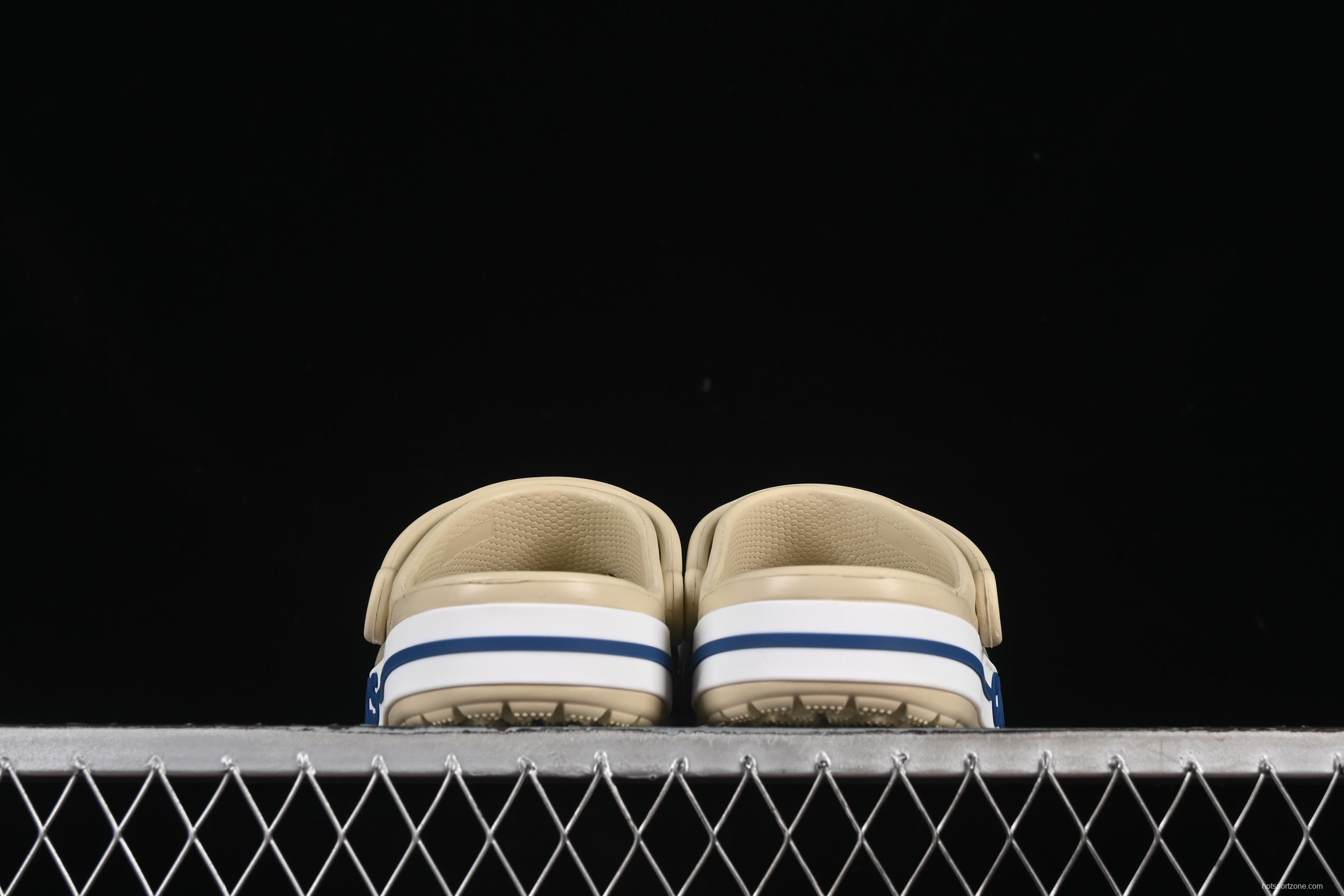 Crocs Classic Platform Clog Sandals with Ventilation Holes - B.D4