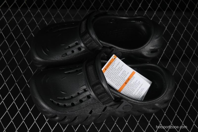 Crocs Classic Clog Slip-On Beach Sandals with Ventilation Holes - B.D4