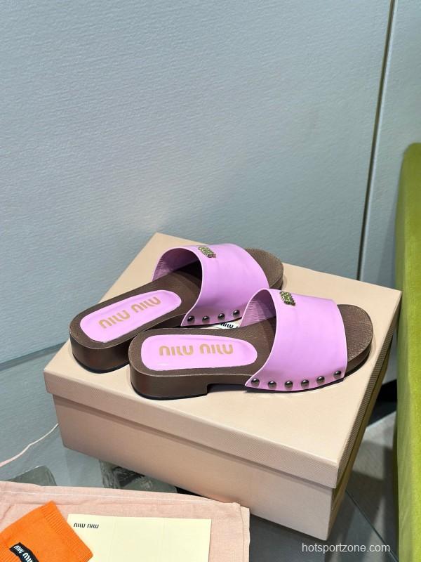 2025 Slippers Miumiu Purple Patent Leather Slippers KFY00230