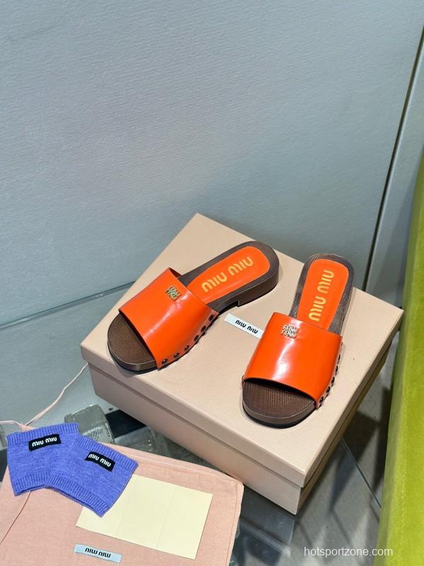 2025 Women Miumiu Orange Patent Leather Slippers