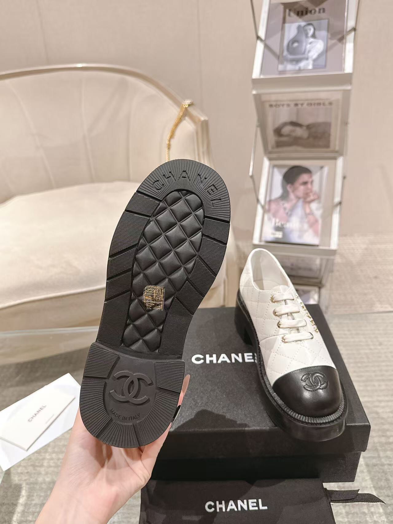 2025 Women Chanel White Black Leather Sneakers