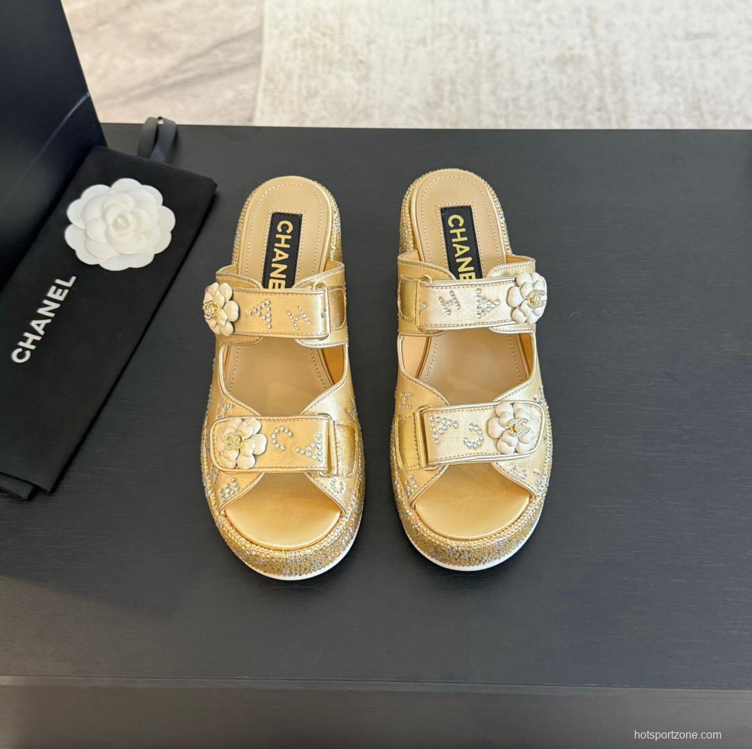 2025 Women Chanel Gold Leather Slippers LY00330