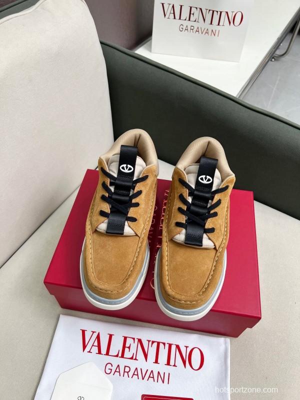 VALENTINO RUNBOOT Mid-Top Sneakers with Urban Casual Design - AS00380