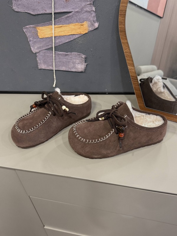 UGG 2025 Spring/Summer Collection Plush Wool Slippers with Vintage Buckle - KFY00240