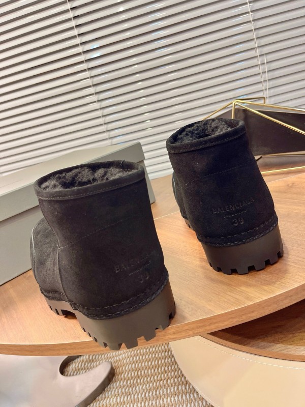 Balenciaga Oversized High Heel Snow Boots with Chunky Design - AS00500