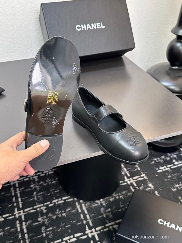 Chanel Quilted Slippers with Diamond Pattern Design - KFY00280