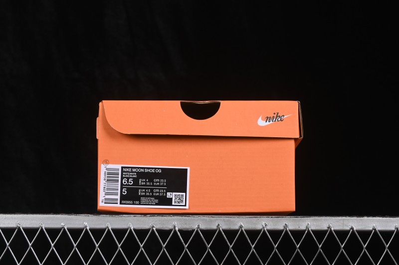 Nike Moon Shoe SP Retro Low-Top Lifestyle Sneakers with Cushioned Sole - IW0955-100