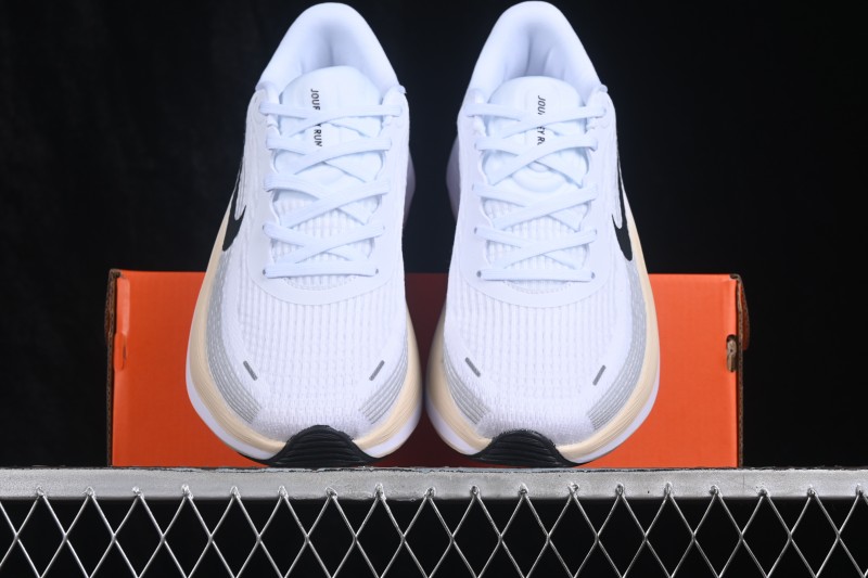 Nike Journey Run Cushioned Low-Top Running Shoes for Men - CN5658-100