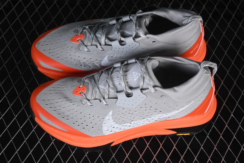 Nike ACG Zegama Trail Running Shoes with Breathable Cushioning and Durable Traction - HV8113-100