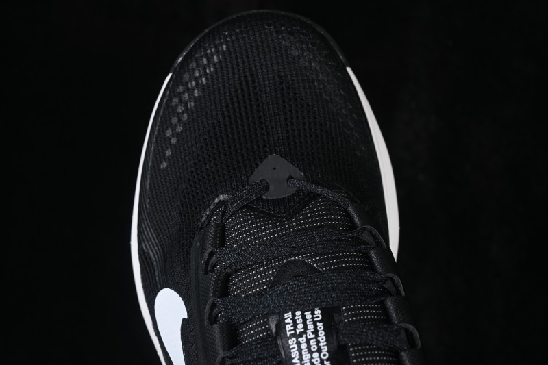 Nike ACG Zegama Trail Running Shoes with Breathable Cushioning and Durable Traction - HV8116-001