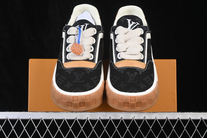 Louis Vuitton Tilted Sneakers Classic 2026SS Low-Top Casual Shoes in Smooth Calfskin Leather with Vuitton Branding - T.E5