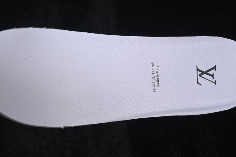 Louis Vuitton Tilted Sneakers Classic 2026SS Low-Top Casual Shoes in Smooth Calfskin Leather with Vuitton Branding - T.E5