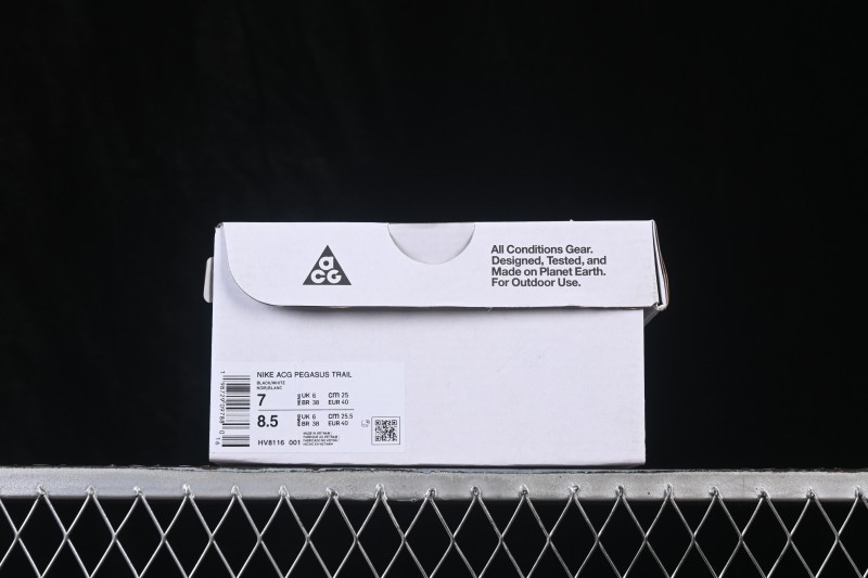 Nike ACG Zegama Trail Running Shoes with Breathable Cushioning and Durable Traction - HV8116-001