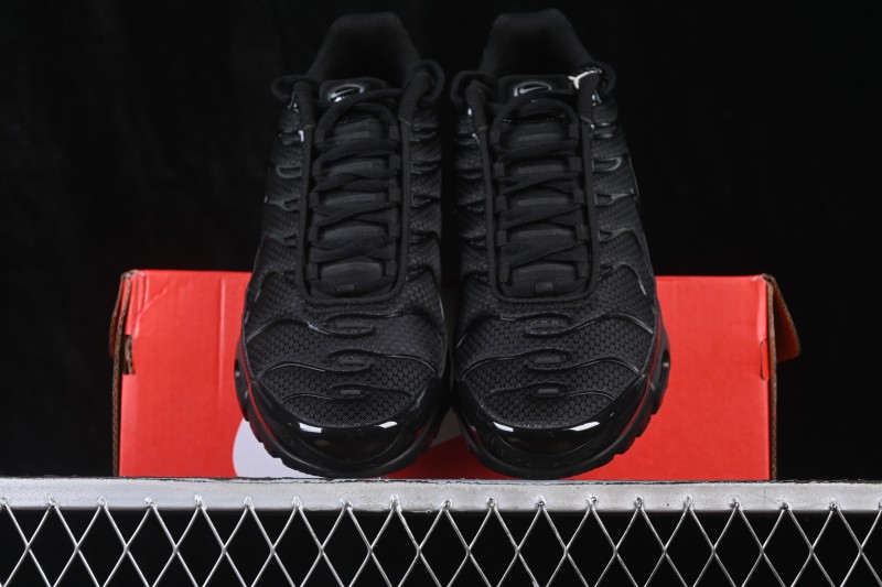 Nike Air Max Plus Retro Running Shoes with Tuned Air Cushioning - 604133-050