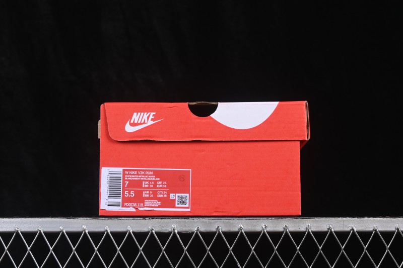 Nike V2K Run Retro Low-Top Running Shoes with Cushlon Foam Cushioning and Anti-Slip Sole - FD0736-119