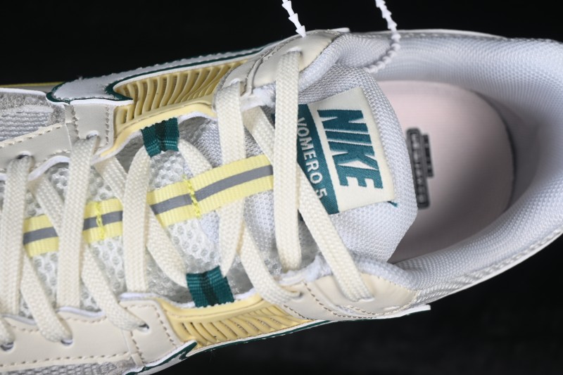 Nike Vomero 5 Retro Running Shoes with Mesh and Synthetic Overlays - FN8361-100