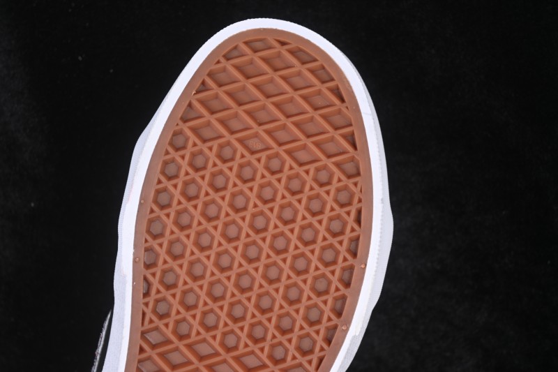 Vans Sk8-Hi Mid-Top Casual Skateboarding Shoes with Classic Sidestripe Design - VN000EGY618