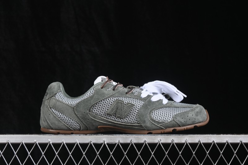 MiuMiu x New Balance 530 Low-Top Classic Retro Lifestyle Sneakers with Deconstructed Design and Dual Laces - AJD4