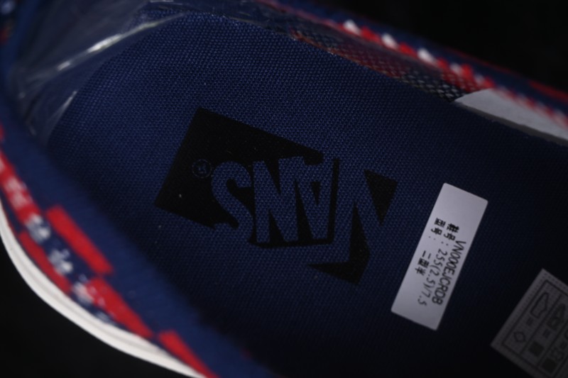Vans Authentic 44 Low Top Casual Skateboarding Shoes with Vulcanized Construction - VN000EJCRDB