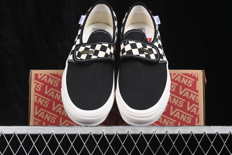 Vans Slip-On Classic Checkerboard Unisex Skate Shoes - VN0A3J9FPZT