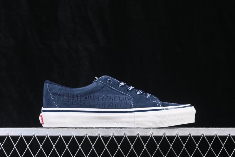 Vans Skate Skool Low-Top Skateboarding Shoes with Classic Stripe Design - VN0A5FCF6F6