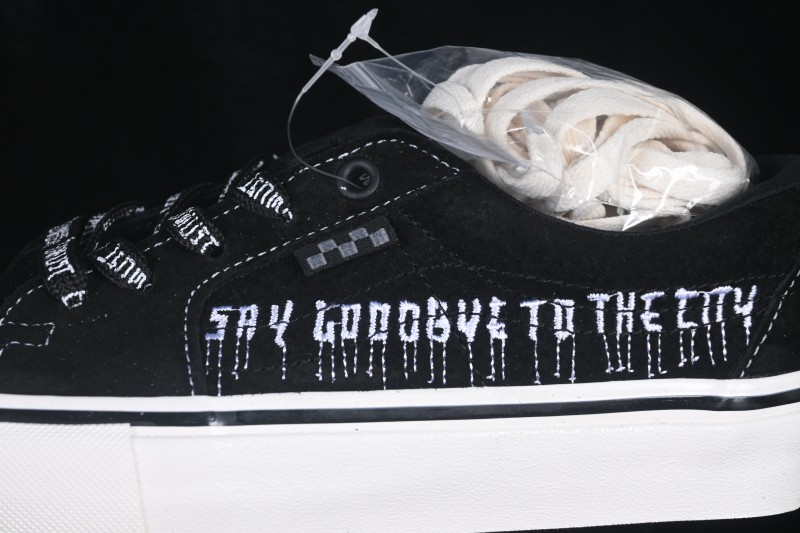 Vans Skate Skool Low-Top Casual Skateboarding Shoes with Classic Design - VN0A5FCF6EA