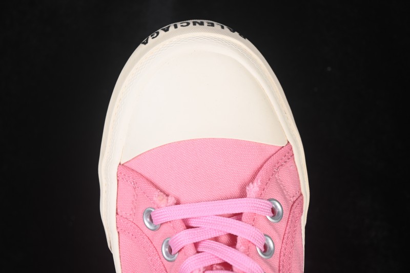Balenciaga Paris Low Top Lace-Up Distressed Casual Sneakers - W3RC35590