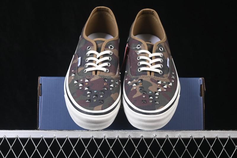 Vans Authentic Lx Low-Top Casual Vulcanized Skate Shoes - VN000D9NWVD